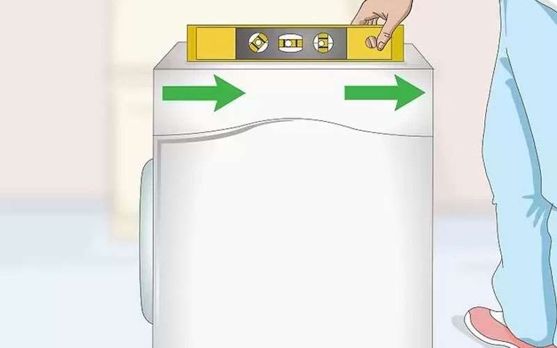 استفاده از ابزارهای مناسب برای بررسی تراز بودن ماشین لباسشویی