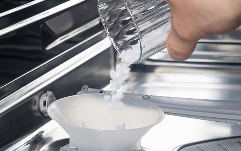 دلایل استفاده از نمک ماشین ظرفشویی