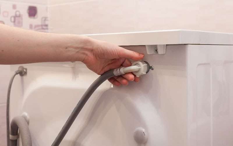 معیوب شدن شلنگ ورودی آب گرم ماشین لباسشویی